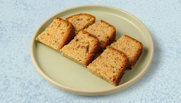 Cake βανίλιας με κομμάτια σοκολάτας